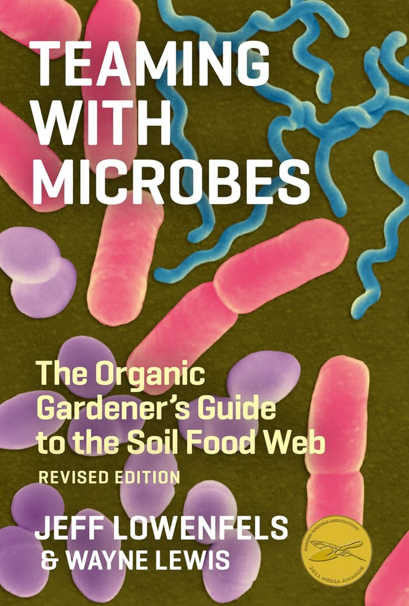 Teaming with Microbes by Jeff Lowenfels